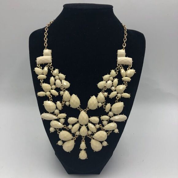 Cream Tear Drop Dangling Statement Necklace with Gold Tone Chain 16 Inches - Picture 3 of 9